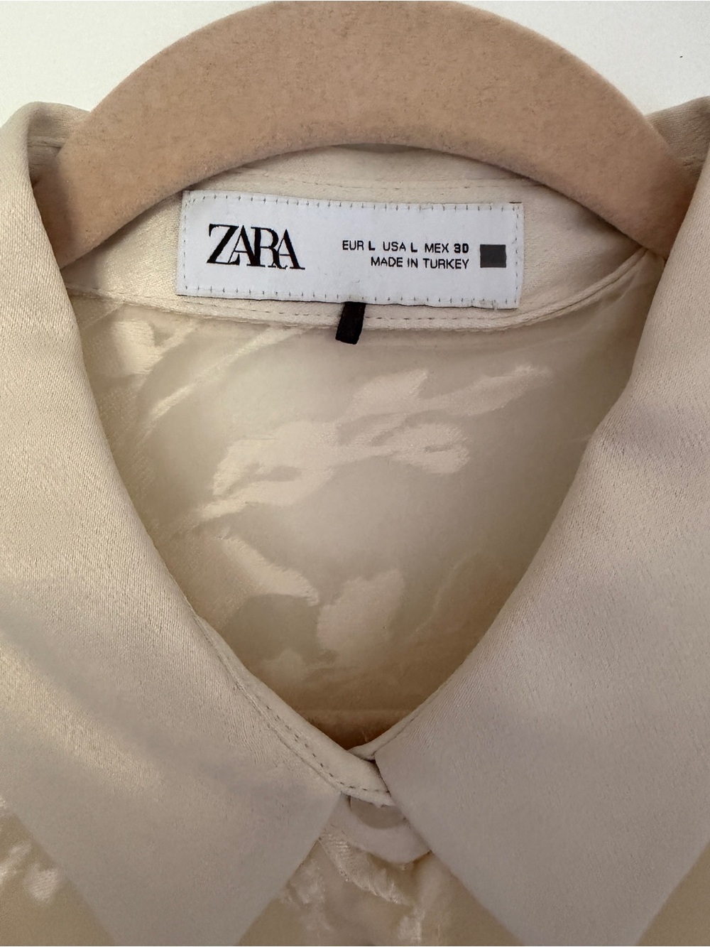 ZARA Sheer Floral Jacquard Button-Up Blouse in cream - Picture 3 of 7
